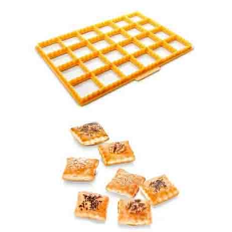 TÉSZTAKISZÚRÓ RÁCS - RAVIOLI , NÉGYZET