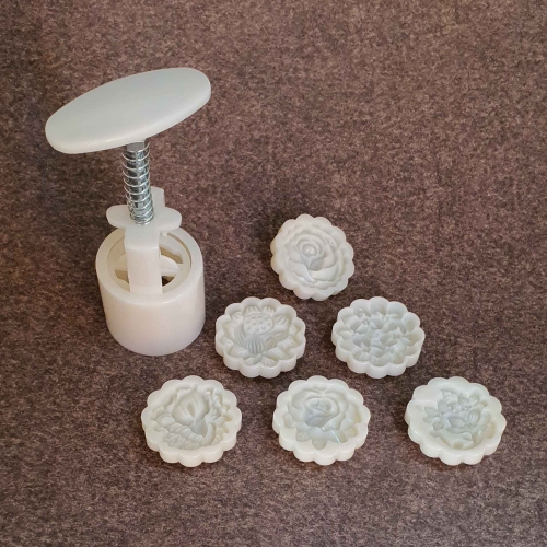 KEKSZ NYOMÓ, MINTÁZÓ 6 PECSÉTTEL - VIRÁG 5 CM