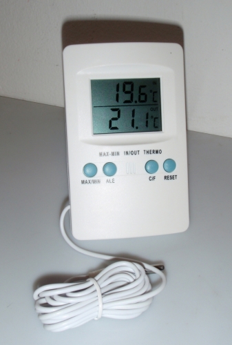 BELTÉRI ÉS KÜLTÉRI DIGITÁLIS HŐMÉRŐ